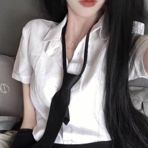 夹缝中活着，小春